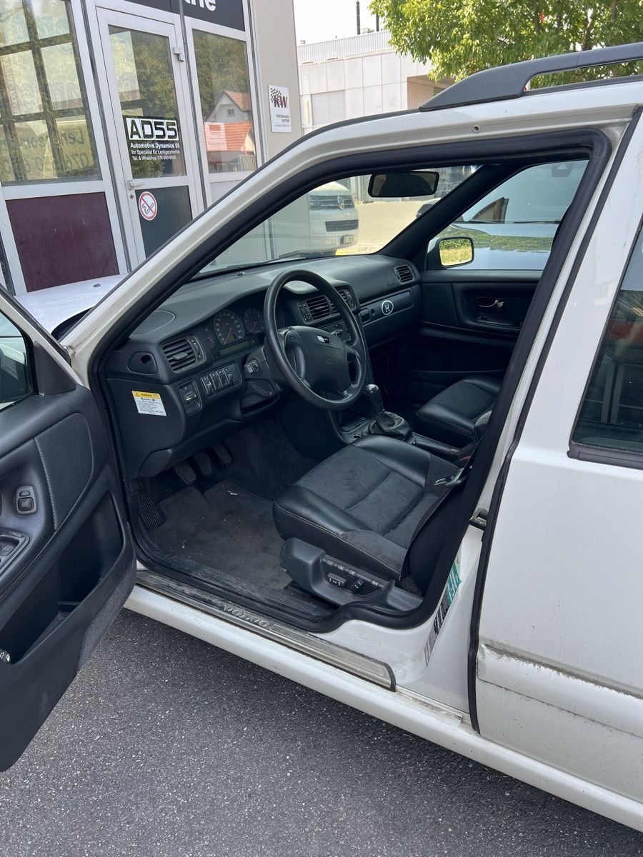Volvo Automobili: Volvo V70 2.5  10V Kombi – Usato da Steffisburg venduto da Grobacar0 1