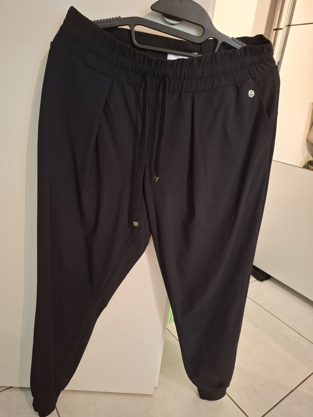 Ina Kess Pantaloni: Ina Kess Luxe Leger Track Pants black – Nuovo (secondo la descrizione) da Diegten venduto da Fashion017