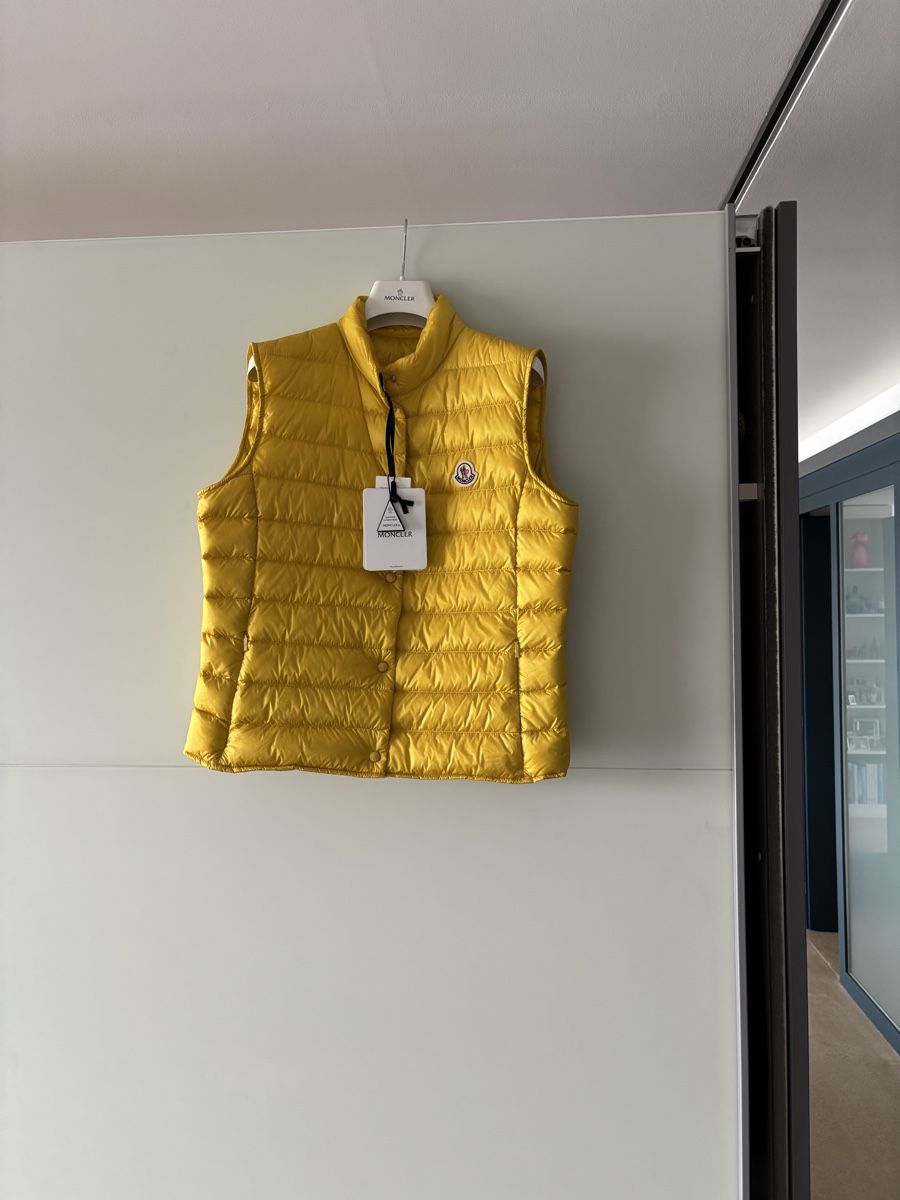 Moncler Gilets & Westen: Neu! Moncler Weste Liane – Neu (gemäss Beschreibung) aus Biel/Bienne von Eiskristall08 8