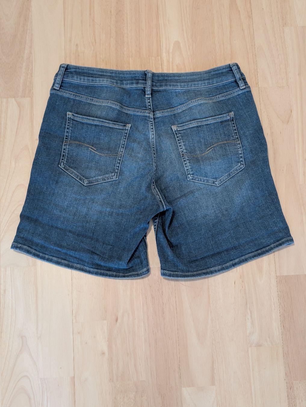 Pantaloni: Kurze Hose – Usato da Basel venduto da Casamo 1