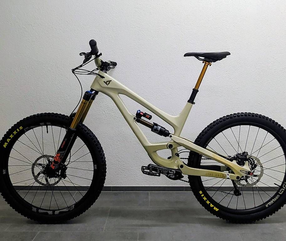 Vélos: YT CAPRA 27 CF Pro Race - Large - Eggshell – D'occasion à Stans par Blackspeedy 1