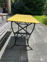 Antiker, sehr schöner und gut erhaltener Gartentisch