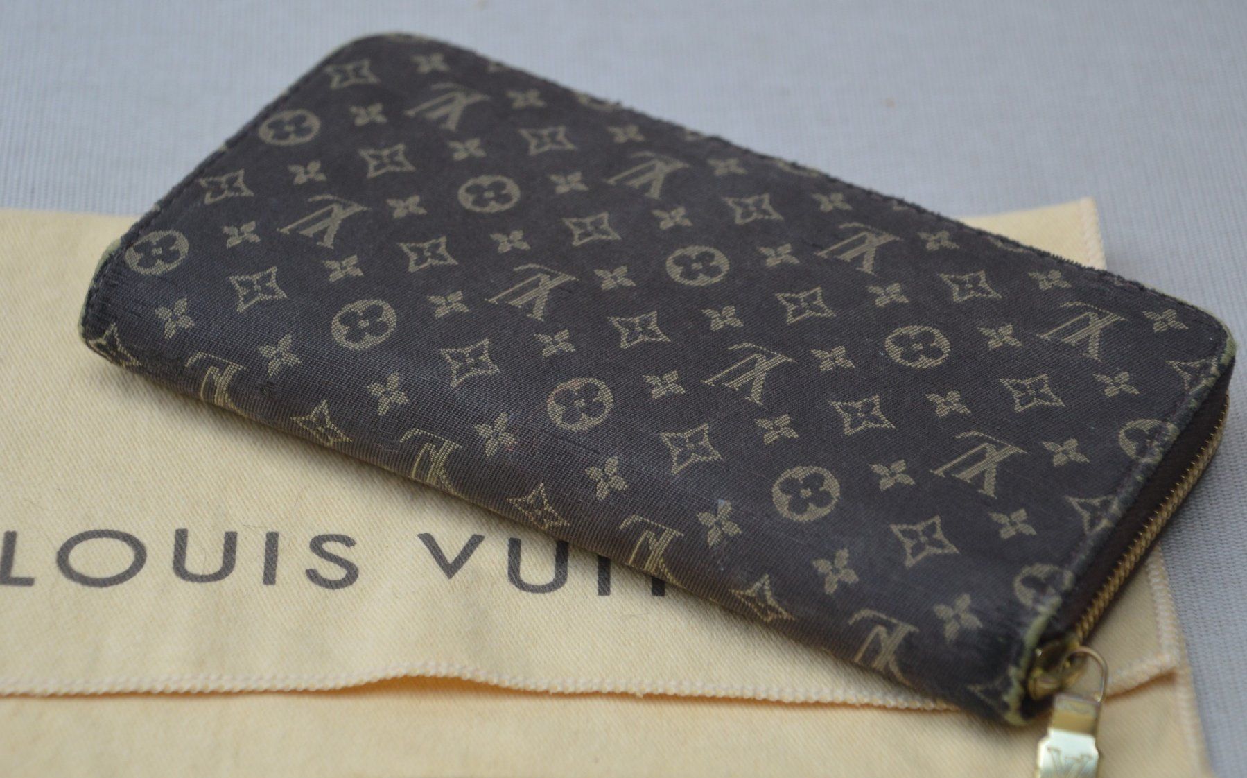 Louis Vuitton Portamonete: Louis Vuitton Ebene Monogram Mini Lin Zippy Wallet – Usato da Collonges venduto da arashee 7