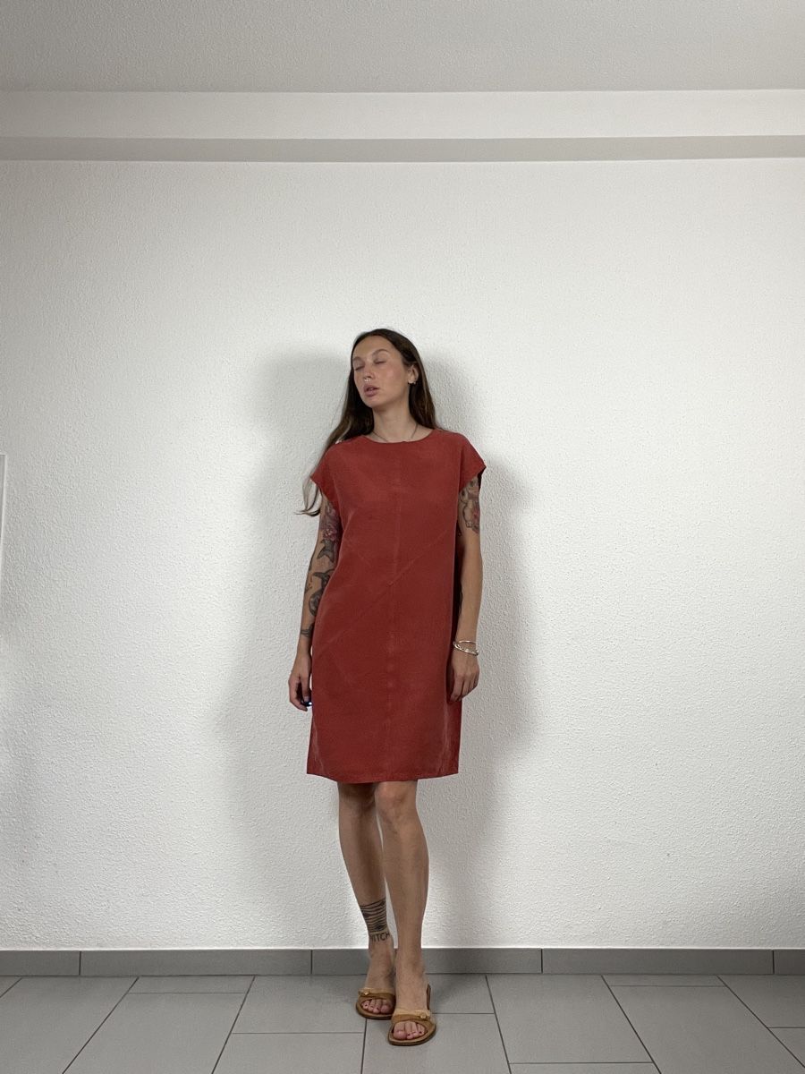 Stefanel Vestiti: Stefanel Oversized Brick Red Linen-Blend Dress – Usato da Knonau venduto da Grapesvintage 3