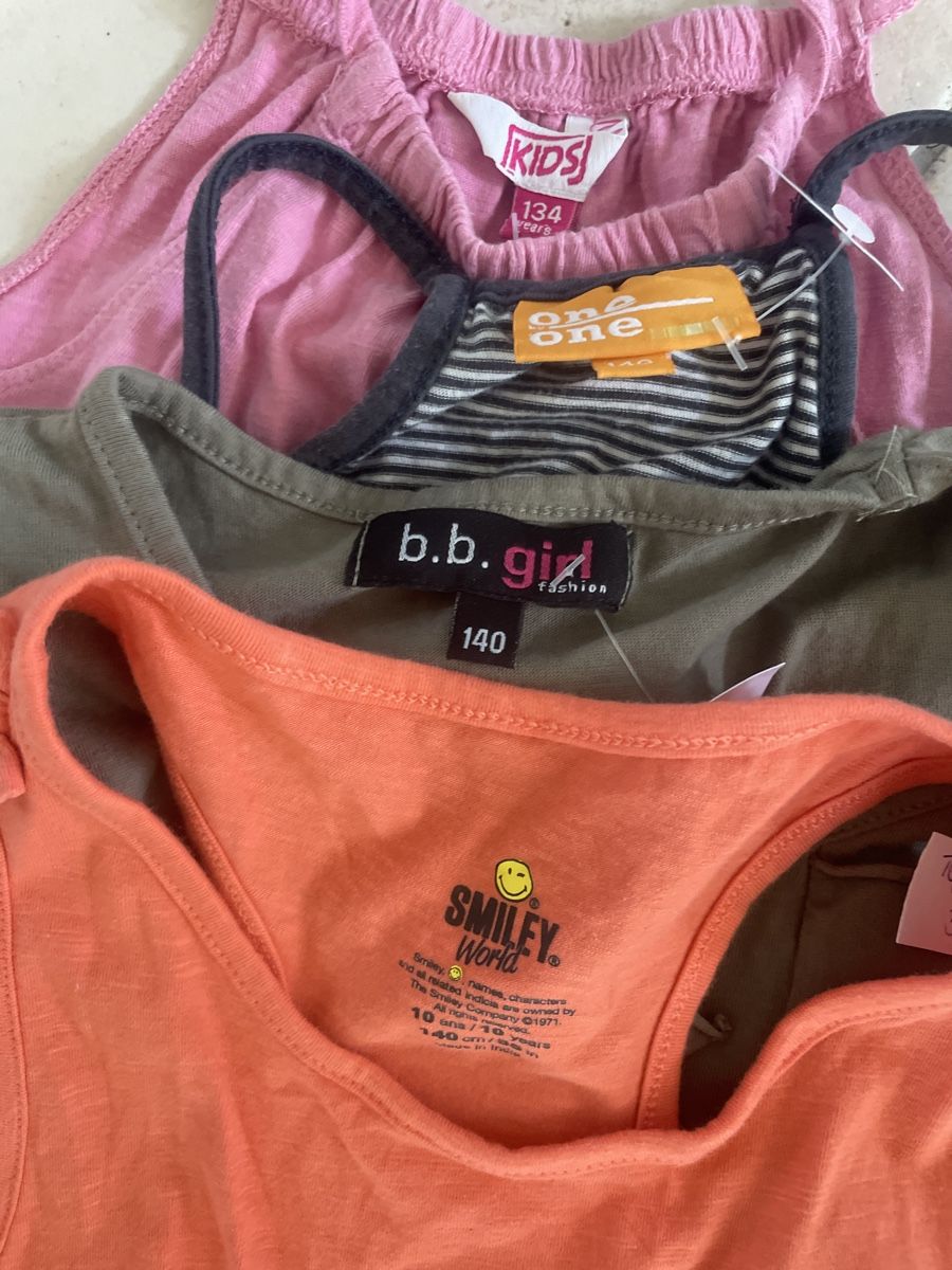 Blusen, T-Shirts & Tops: Sommer Top Set, 4 Stück, Grösse 134/140, Mädchen – Gebraucht aus Obergerlafingen von cabo4 4