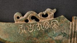 Stein-Schnitzerei Klinge mit Drachenmotiv & Inschrift