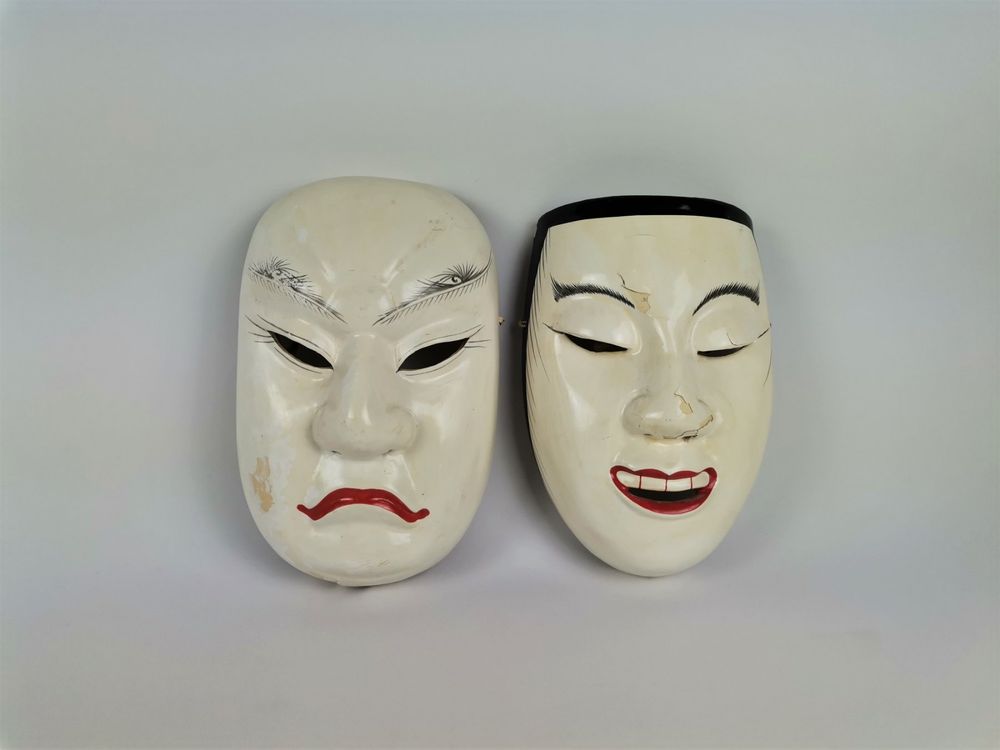 Zwei Masken (traurig und fröhlich) aus Holz, bemalt Kaufen auf Ricardo