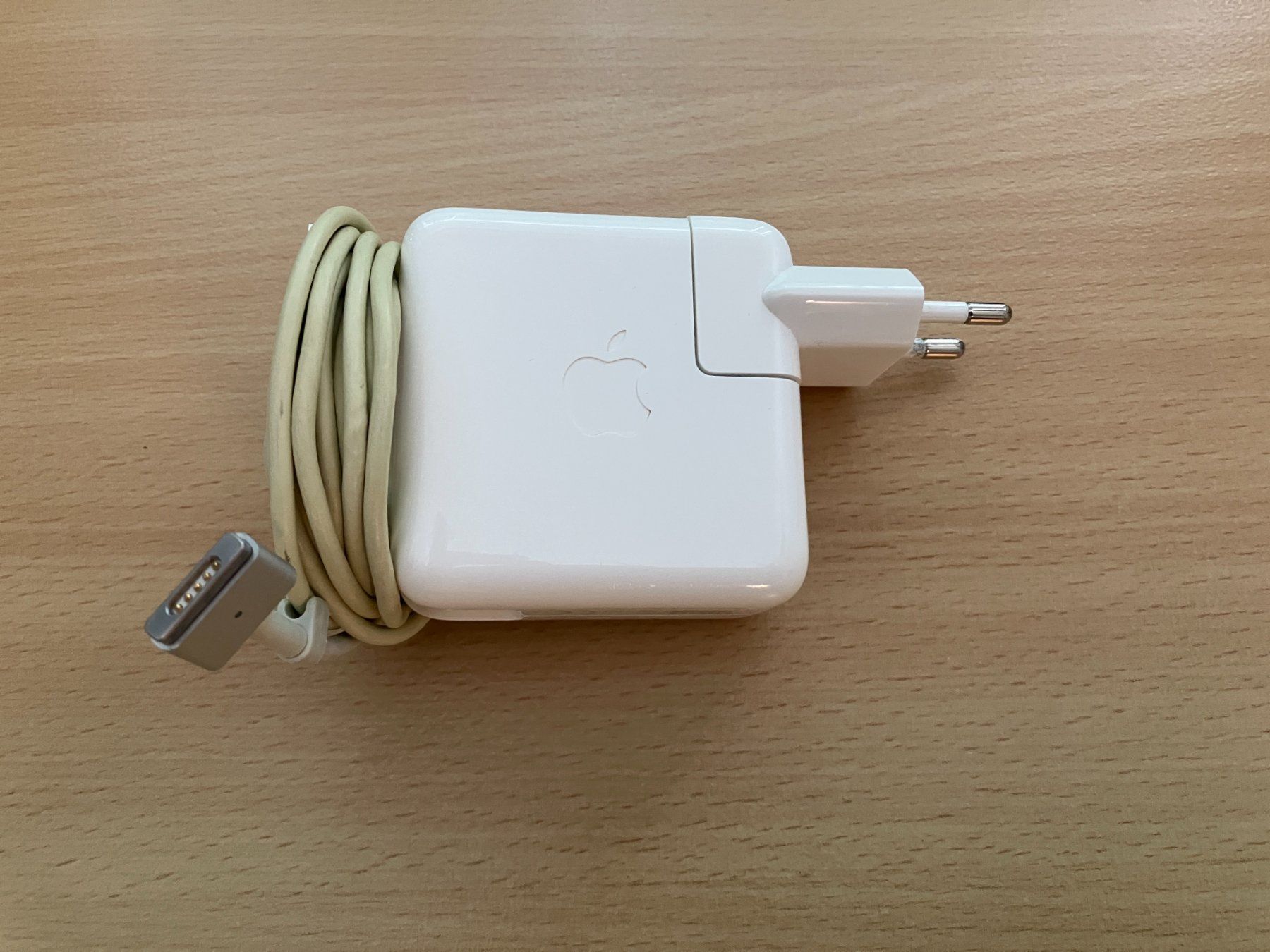 Apple Notebooks: MacBook Air 2015 13,3 Zoll – Gebraucht aus Sursee von Hstrings 5