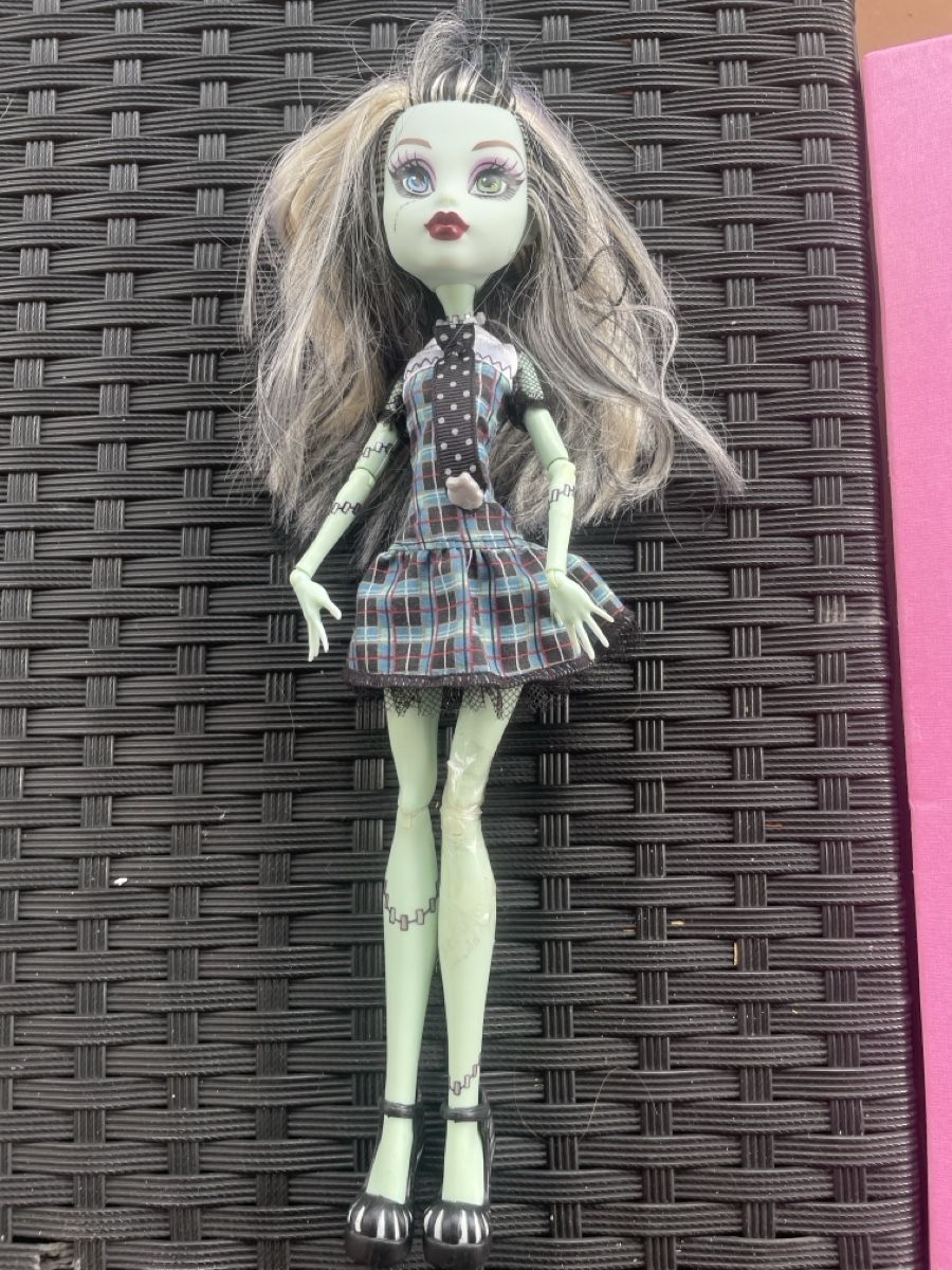 Puppen: Monster High Frankie Stein doll – Gebraucht aus Wolfhausen von fairyyve