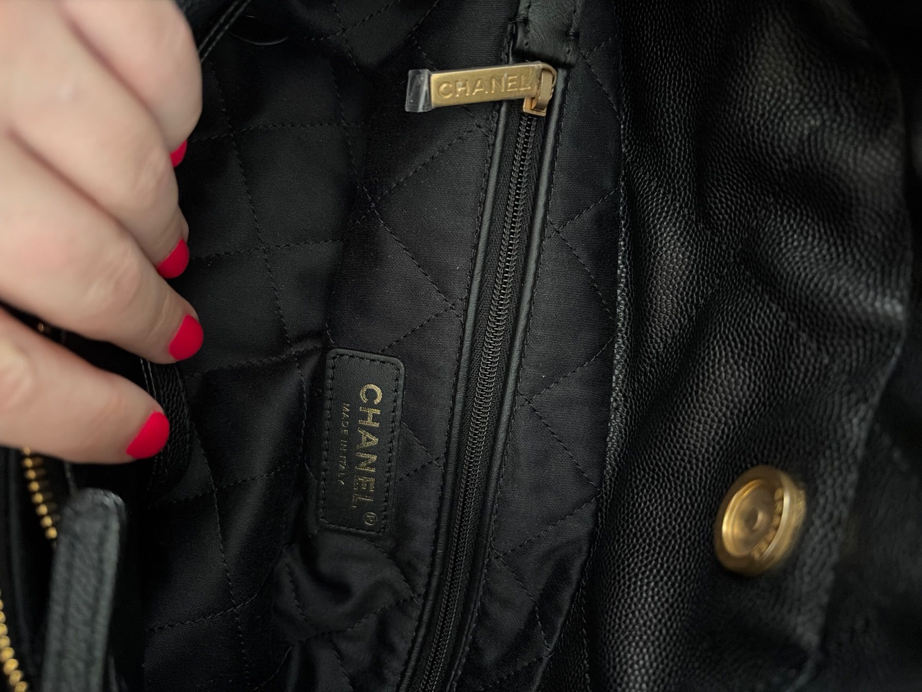 Chanel Taschen für Damen: Chanel 22 Schwarz caviar Leder small – Neu und originalverpackt aus Zürich von Loveluxery 9