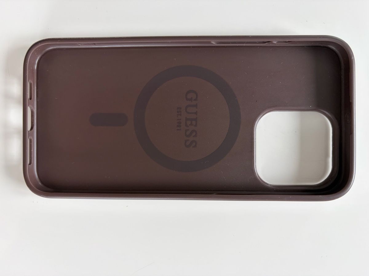Guess Cover & Protezioni schermo: Guess case 4G Circle MagSafe for iPhone 15 Pro – Nuovo (secondo la descrizione) da Eglisau venduto da kzo_gm8c 1