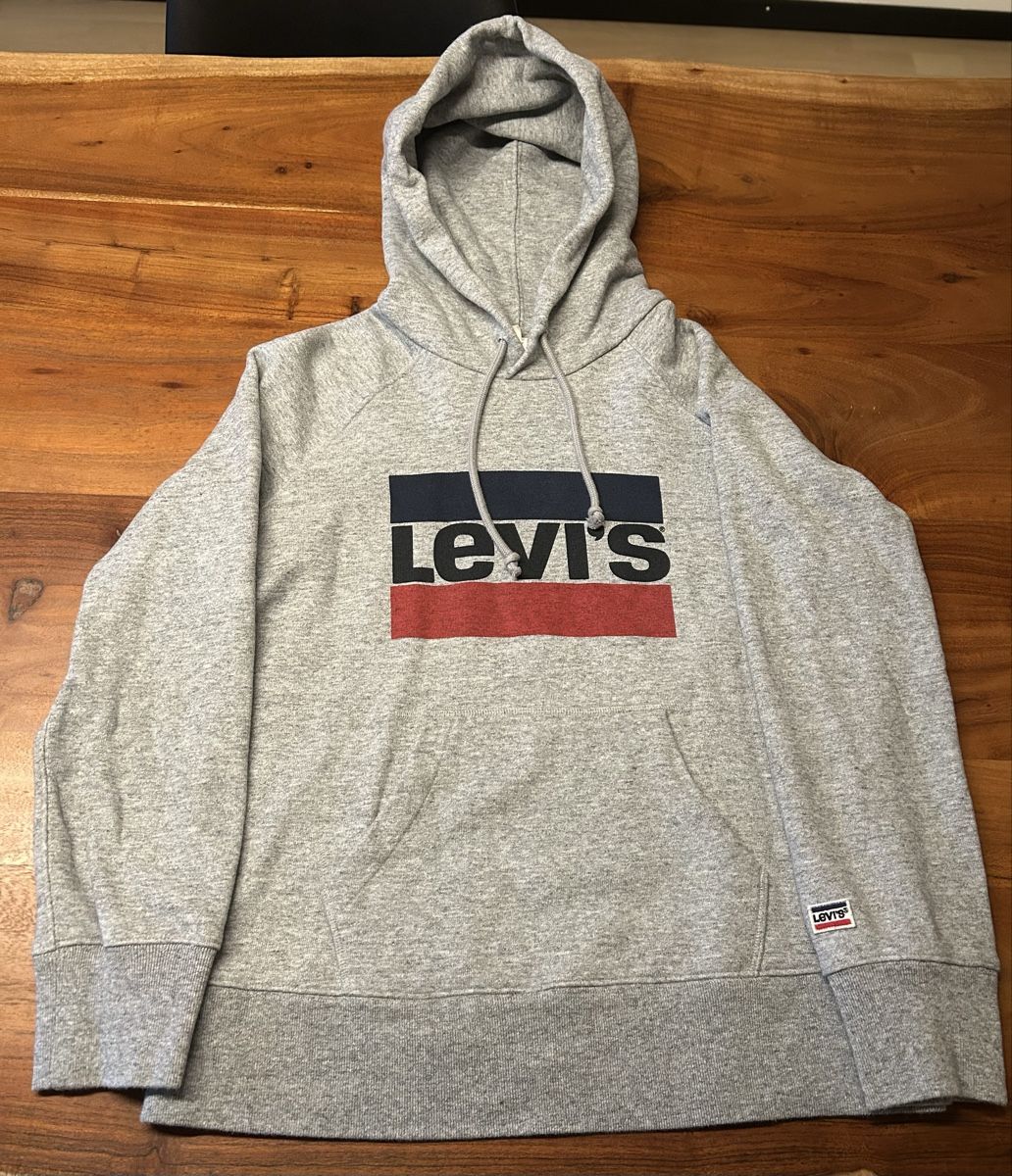 Levi's Maglioni & Felpe: Levi's Kapuzenpullover XS Grau – Usato da Winznau venduto da fab_z2gy