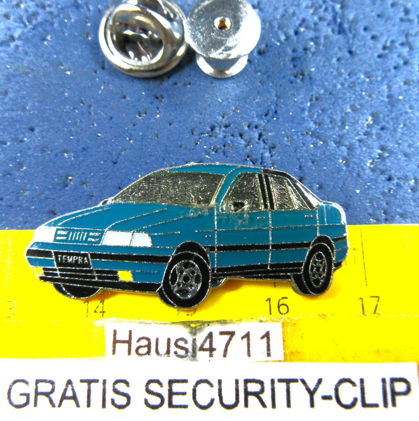 Fiat Placchette & Badge: FIAT TEMPRA AUTO PIN GLASIERT MIT SECURITY-CLIP – Usato da Ettingen venduto da Hausi4711