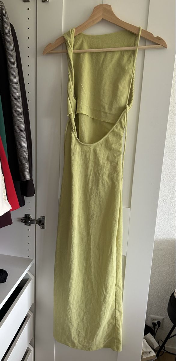 Pull&Bear Kleider: Midi Kleid  – Neu (gemäss Beschreibung) aus Zürich von emi_5nw2 1