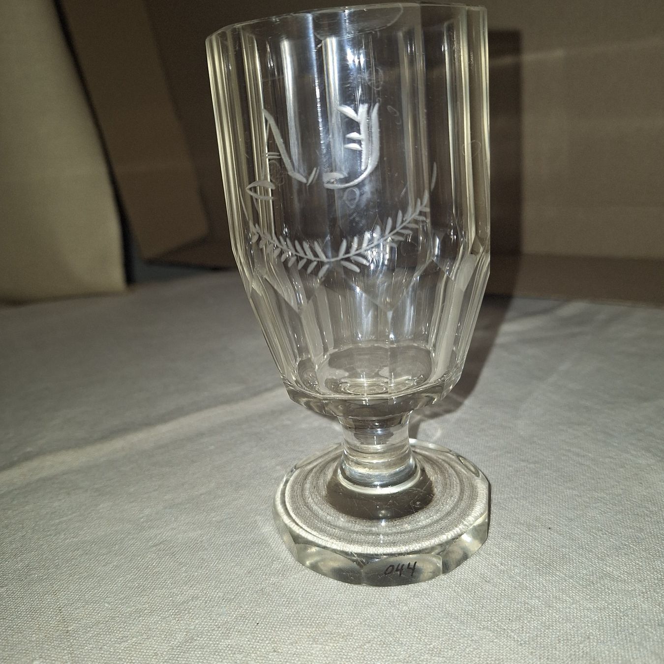 Gläser: Schönes Trinkglas mit Initialen, mit elegantem Glasstiel – Gebraucht aus Winterthur von Goldpipau 4