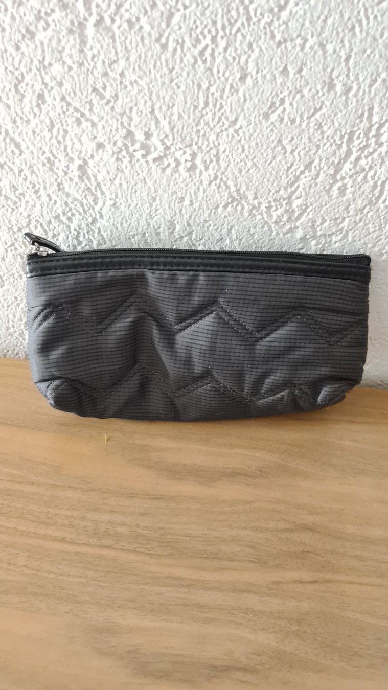Sonstige Kleidung & Accessoires: Schminktäschli dunkelgrau – Gebraucht aus Münchenbuchsee von Angerer1311