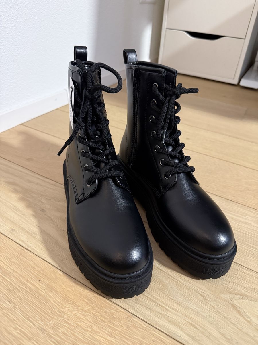 Scarpe da donna: Schwarze Boots, Grösse 38 – Nuovo e nell'imballaggio originale da Luzern venduto da Iana94 1