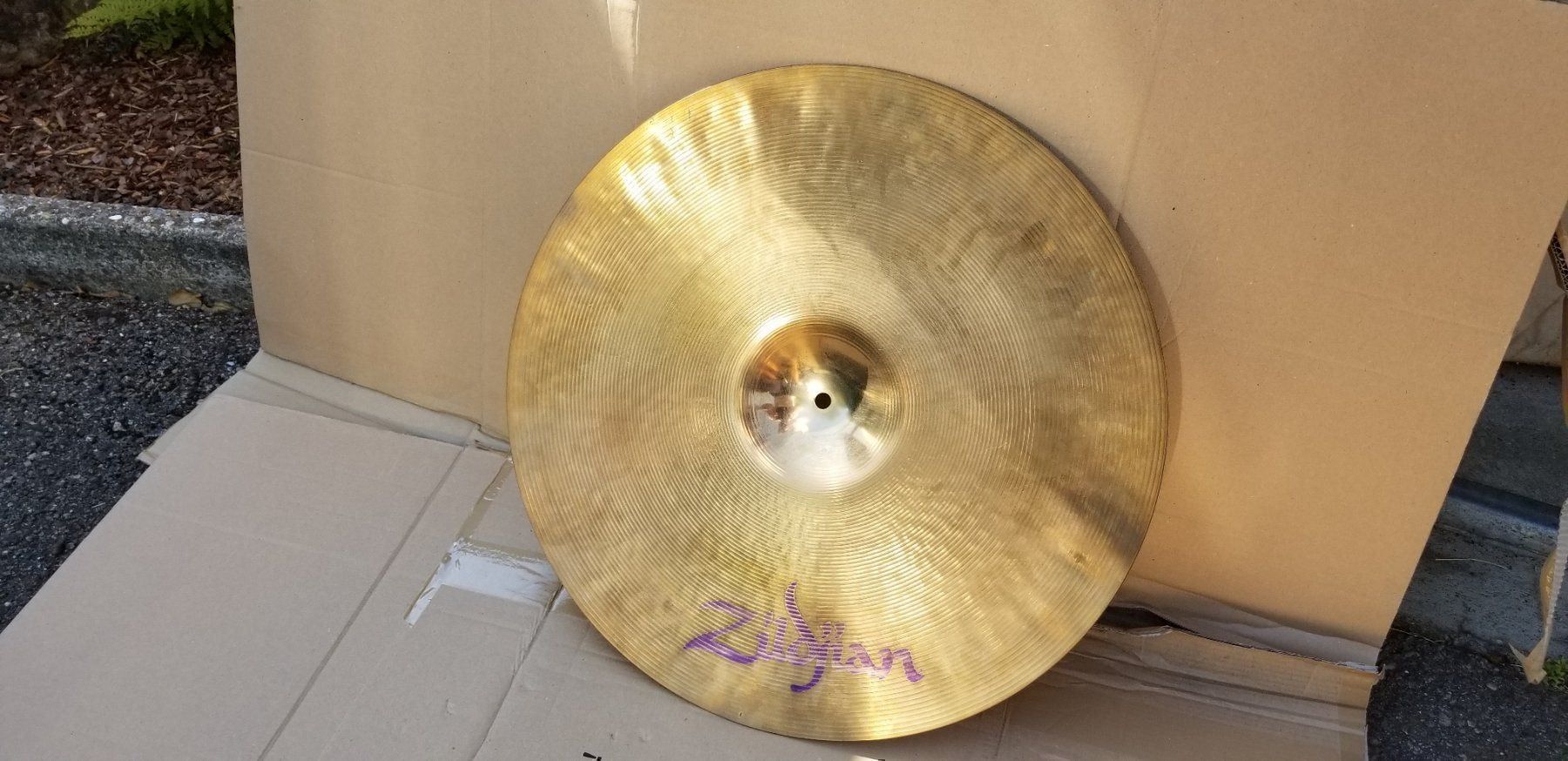 Strumenti musicali: 20" Ride Zildjian Solid Edge – Usato da Glattbrugg venduto da Swissmusik 2