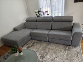 Sofa (elektrische Fussablage ausfahrbar)