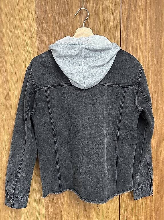 Giacche: schwarze Jeansjacke mit grauer Kapuze – Usato da Gais venduto da T_iziana 1
