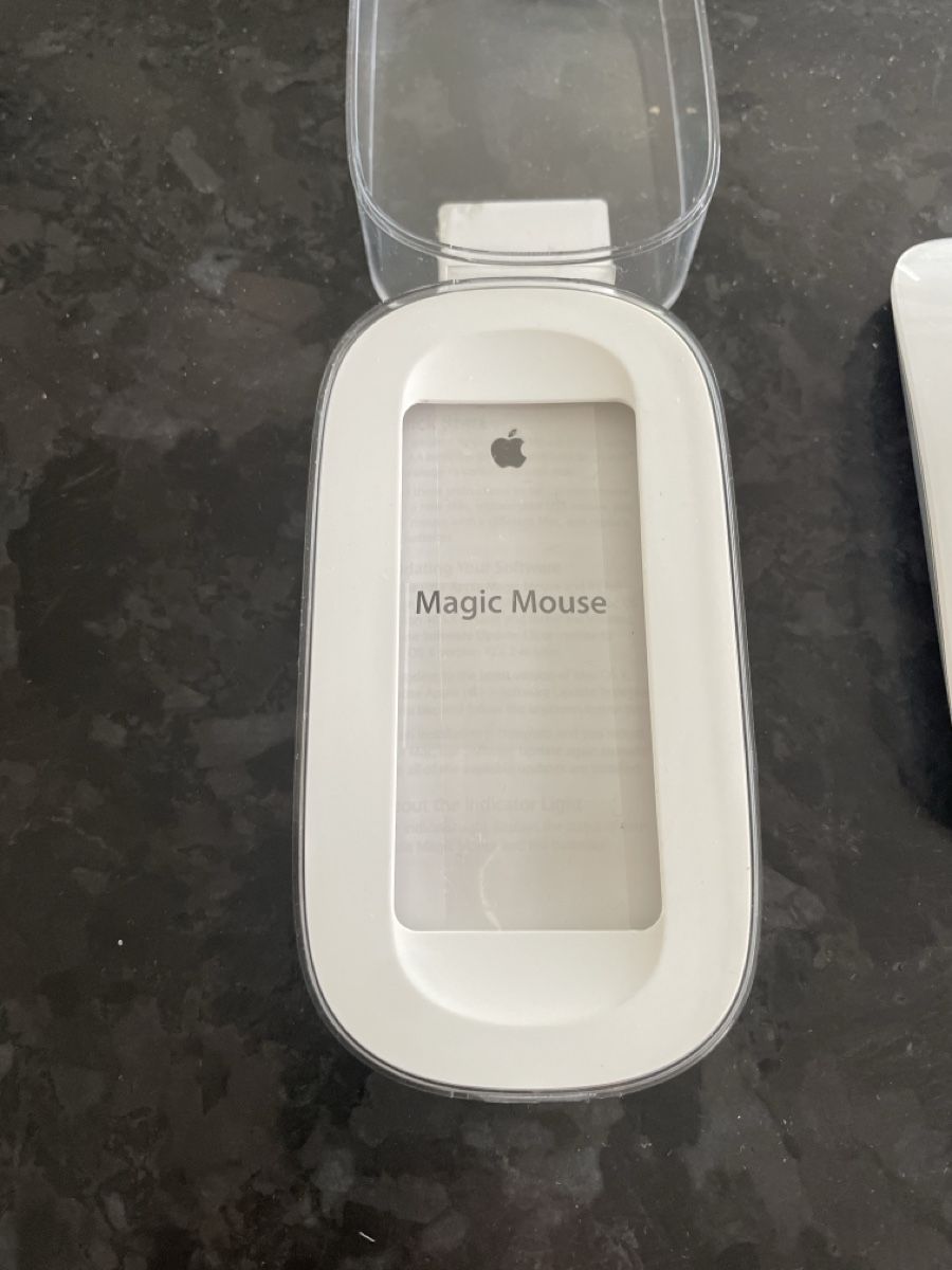 Apple Mouse: Apple Magic Mouse - Wireless – Nuovo (secondo la descrizione) da Le Grand Saconnex venduto da Enrica01 1