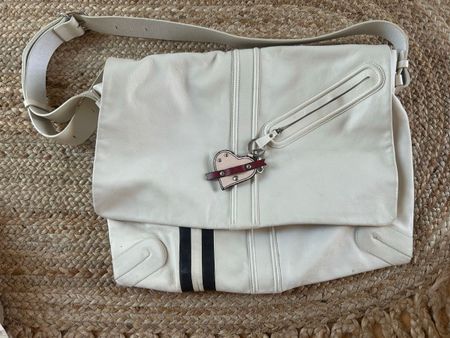 Bally Schultertasche Leder Weiss mit Staubbeutel