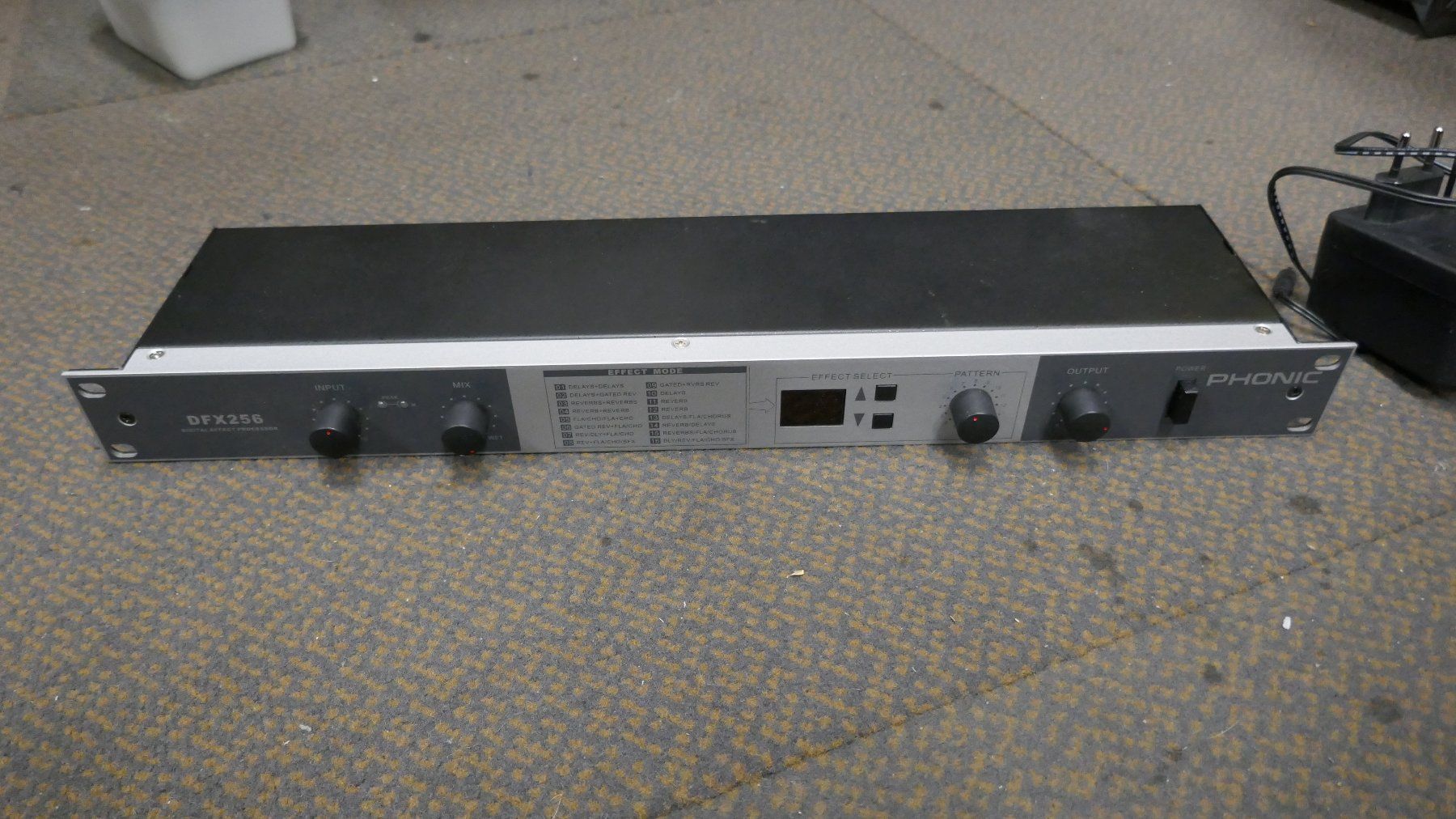 Strumenti musicali: Phonic DFX256 Multieffektgerät – Usato da Wenslingen venduto da FairlightCMI 3