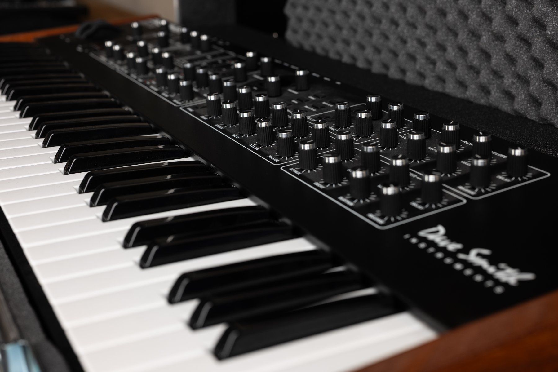 Strumenti musicali: Dave Smith Instruments Prophet Rev2 8 Voices, inkl. Thoncase – Usato da Naters venduto da uttenthal 3