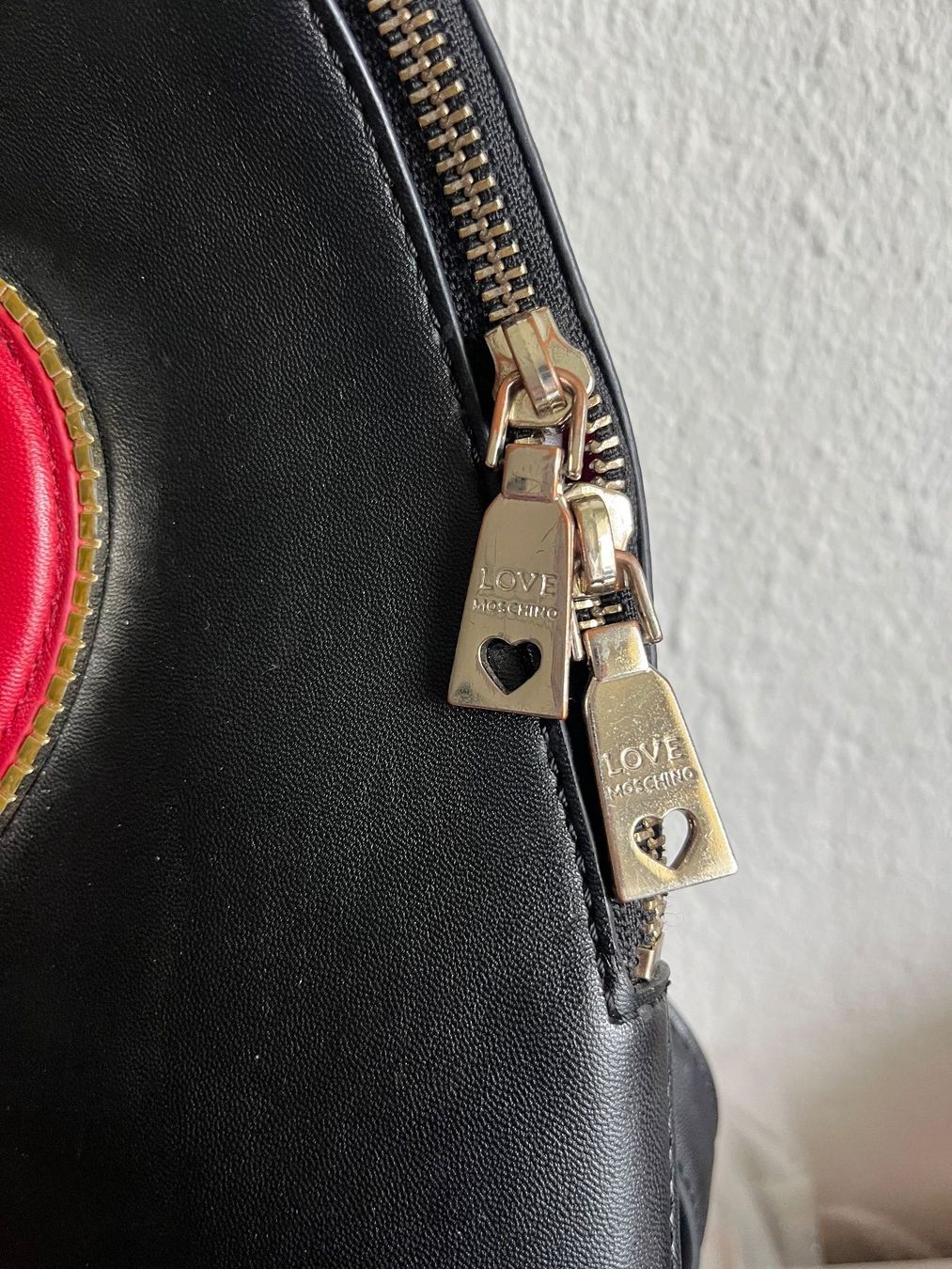 Moschino Zaini: Love Moschino Rucksack schwarz – Usato da Grenchen venduto da sojalatte 2