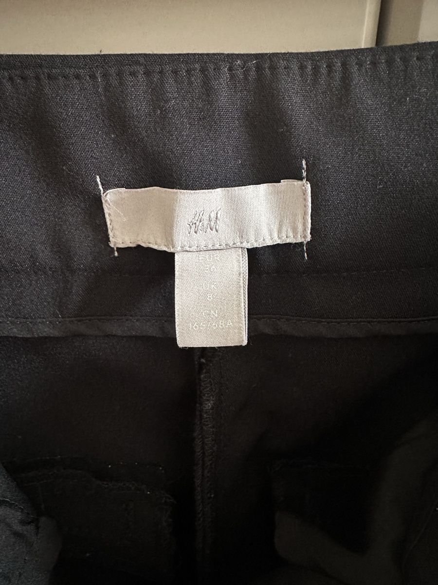 H&M Pantaloni: Schwarze Hose von H&M, Größe 36 – Usato da Rüschlikon venduto da elc_6lp9 2