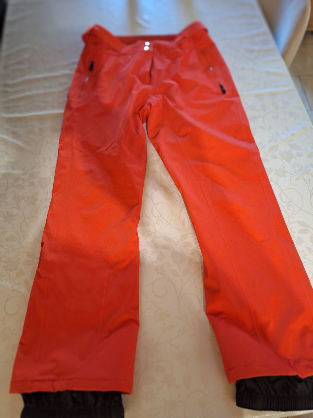Mountain Force Hosen: Mountain Force Damenskihose, Grösse 40. Rot – Gebraucht aus Glattbrugg von Rene1766