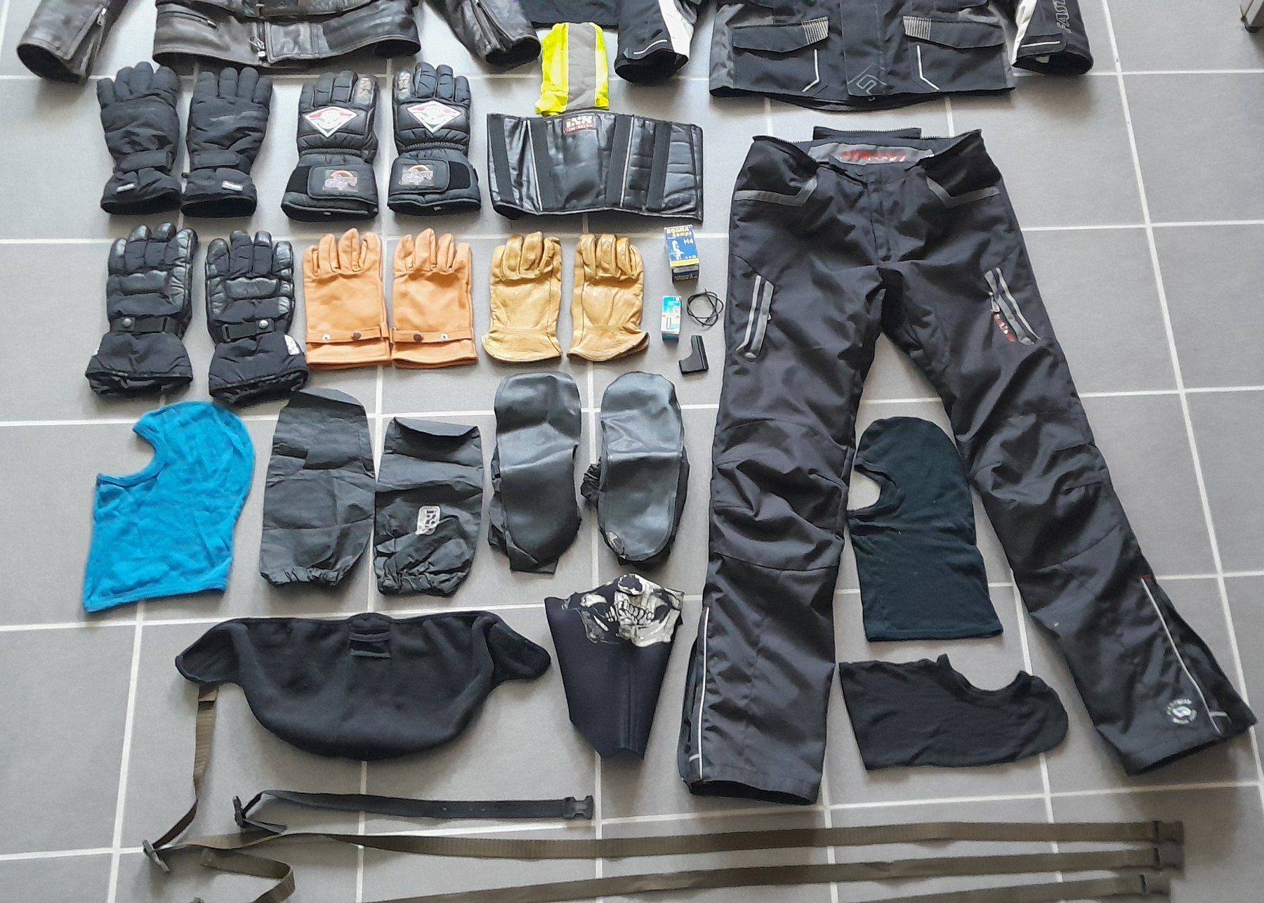 Completi & Tailleur: Motorradbekleidung + Zubehör – Usato da Liesberg venduto da Ragged 2