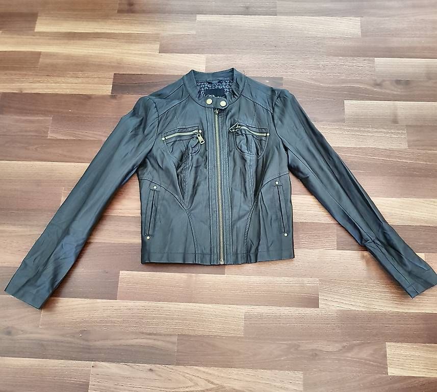 Guess Giacche: Neuwertige Guess Jacke – Usato da Feusisberg venduto da cts_55rn 2