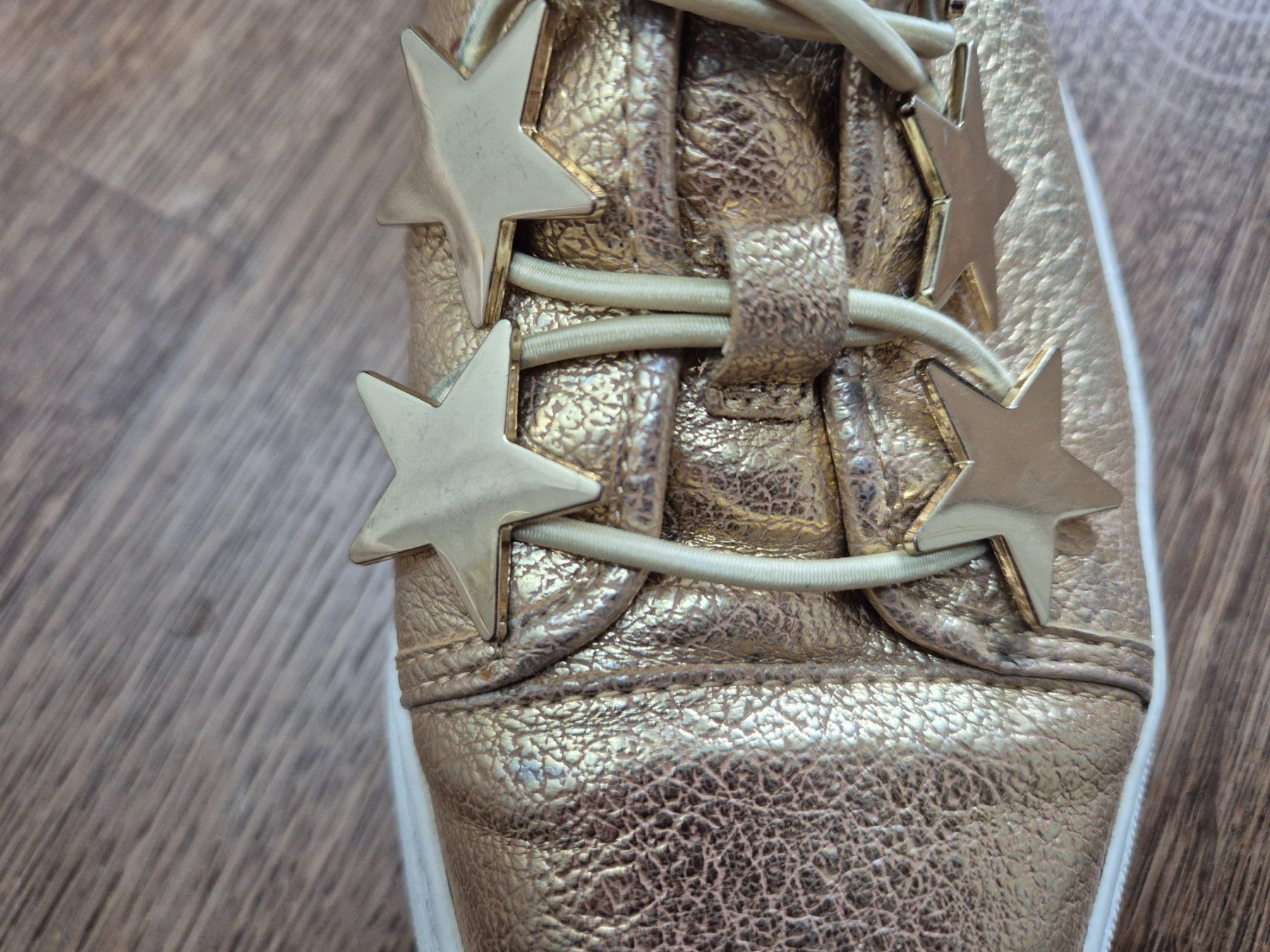 Scarpe da donna: Katy Perry gold sneakers – Usato da Zürich venduto da monadiederich 4