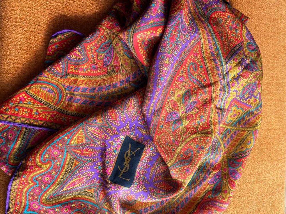 Sehr schönes Yves Saint Laurent Seidenfoulard (Usato) a Baden per
