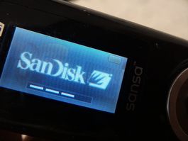 SONSA  MP3 MIT KOPFHORER SCHÖN FOTOS ANSCHUAEN-TIP OP LÄÜFT