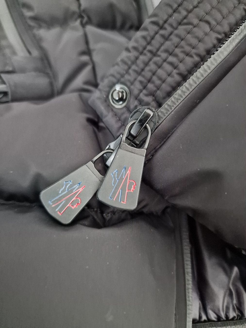 Moncler Giacche: Moncler Grenoble "Dixence" XS – Nuovo (secondo la descrizione) da Yverdon-les-Bains venduto da Ed9lude 5