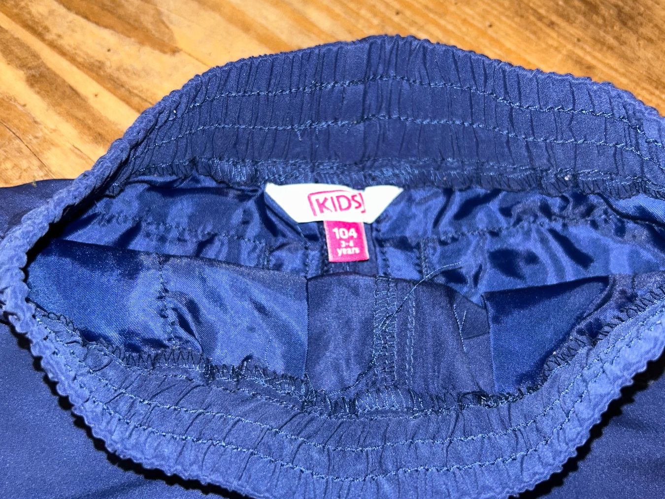 Pantalons: Blaue Shorts 104 von KIDS – D'occasion à Safenwil par 2hand_aber_wertvoll 1