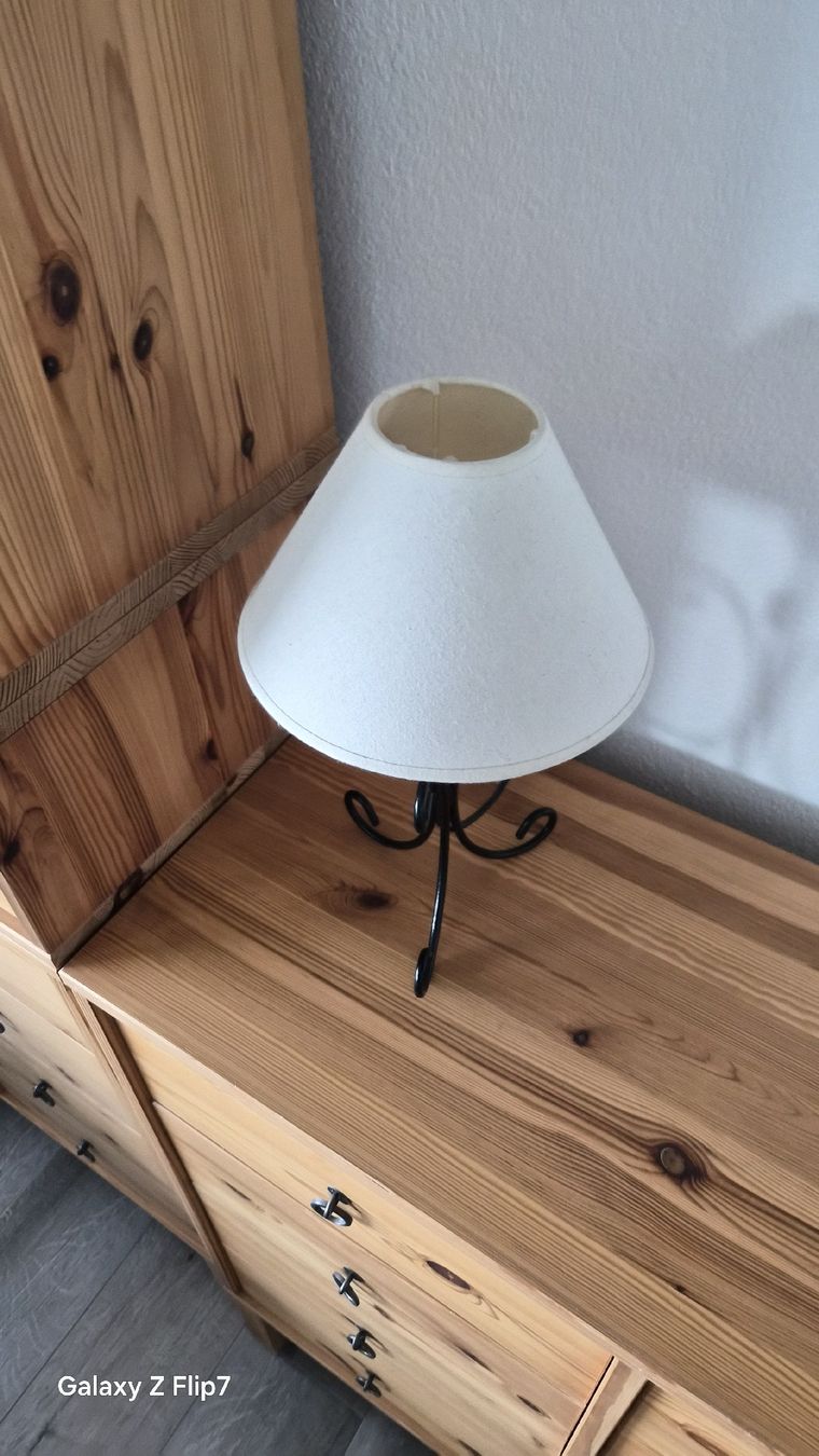 Lampade: Lampe de table fer forgé abat-jour blanc bon état – Usato da Avry-sur-Matran venduto da cec_nhz8 2