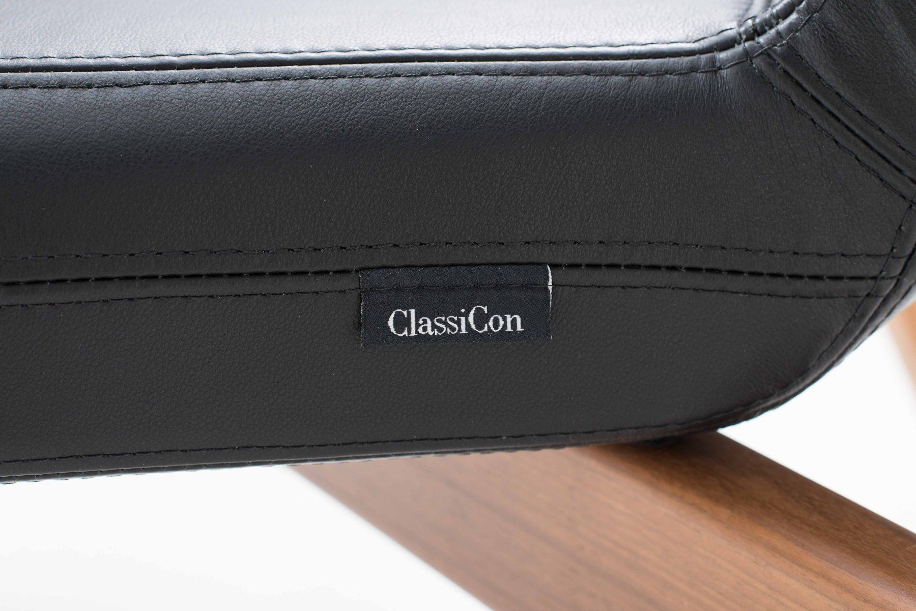 Classicon Poltrone: ClassiCon Munich Sessel von Sauerbruch Hutton – Usato da Zürich venduto da STUZH38 8