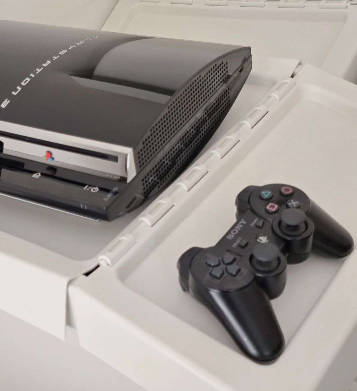 Sony Konsolen: PS3/60GB kompatibel mit PS2 Spielen – Gebraucht aus Liestal von Berr 1