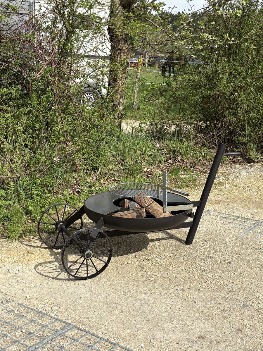 Griglie: fahrbare Feuerschale mit Grillring – Nuovo (secondo la descrizione) da Oberwil-Lieli venduto da metal-works 4