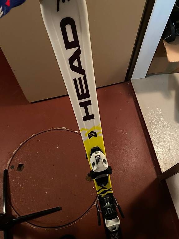 Sci: Head Kinder Ski mit Bindung (Gr. 127 cm) – Usato da Zumikon venduto da rpe_nd99