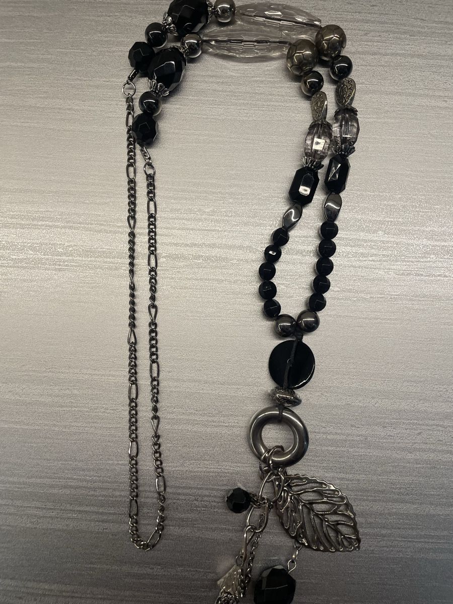 Catenine: Lange Boho Statement Kette Schwarz Silber Blatt Anhänger – Usato da Heitenried venduto da Steffundsasch 6