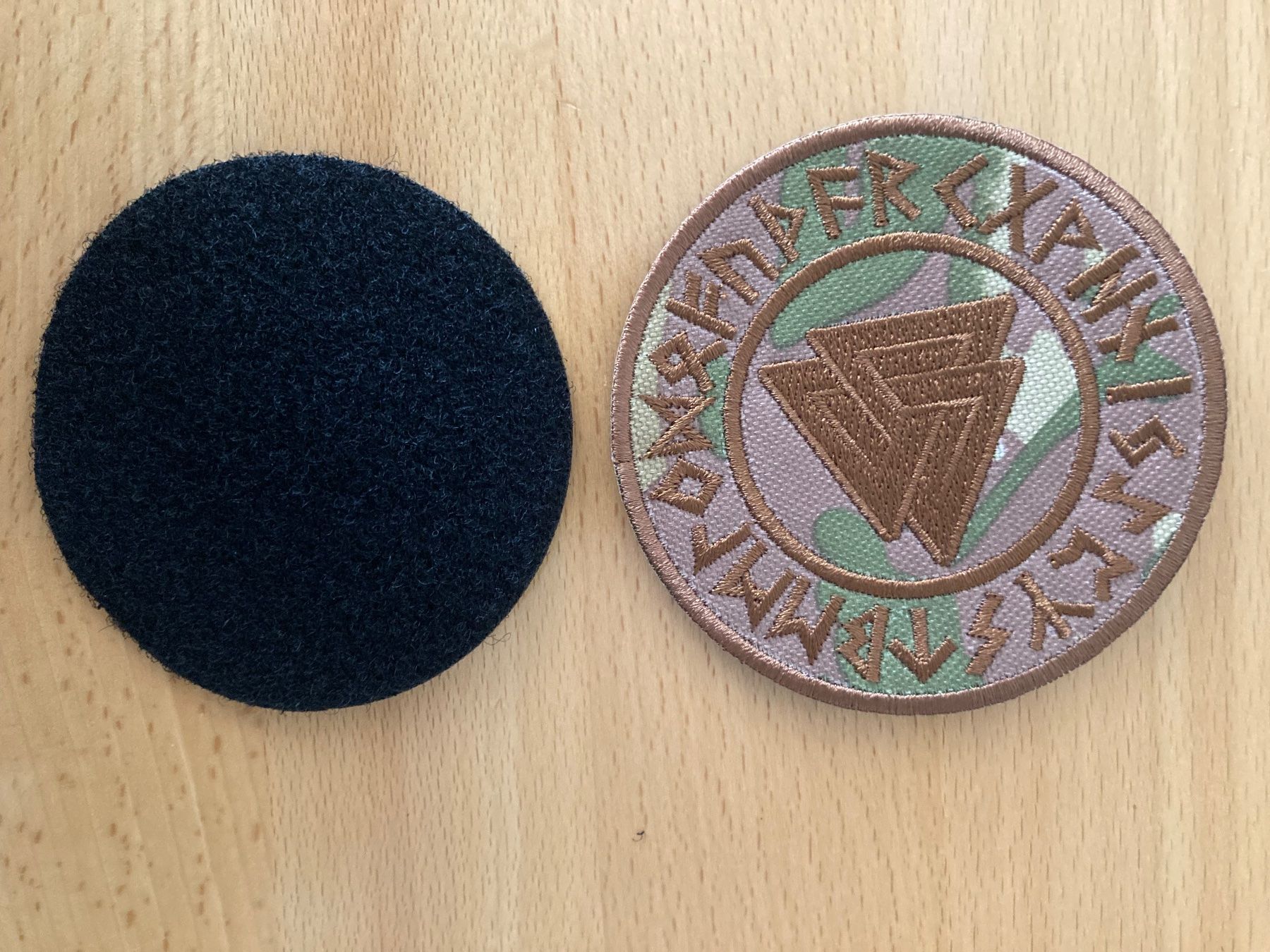 Viking Runes Mithologie Patch mit Klettverschluss Aufnäher (Neu (gemäss ...
