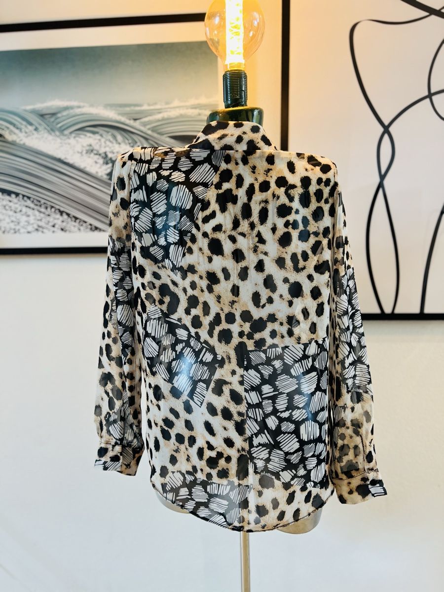 Asos Blusen: Leichtes Sommerhemd Gr. 36 Leopard Print, leicht transparent – Gebraucht aus Murten von Rebelle_en_Style 1