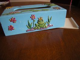 Boîte à mouchoir en bois unique peinte, décor grenouille 🐸!