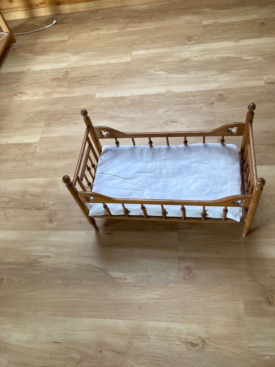 Giocattoli: Puppenbett, Holz, Vintage – Usato da Ostermundigen venduto da Chrissy06