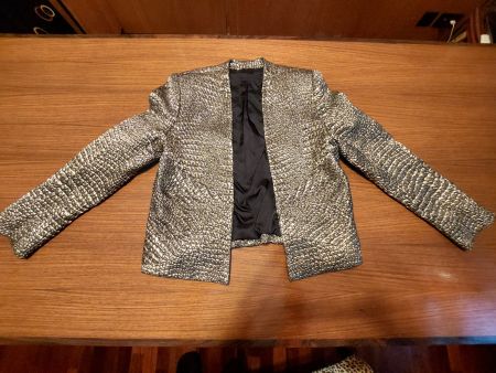 Veste dorée brillante chic pour les fêtes ✨