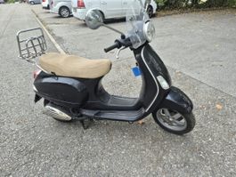 Piaggio Vespa LX 125 schwarz mit Windschutzscheibe